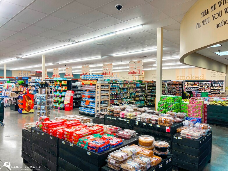 More Photos Of 129-145 Commons Dr, Martin Supermarket For Lease