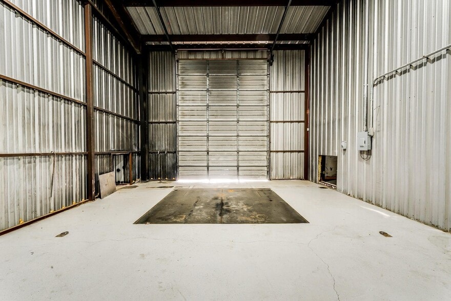 More Photos Of 2217 Old Dennis Rd, Weatherford Service For Sale