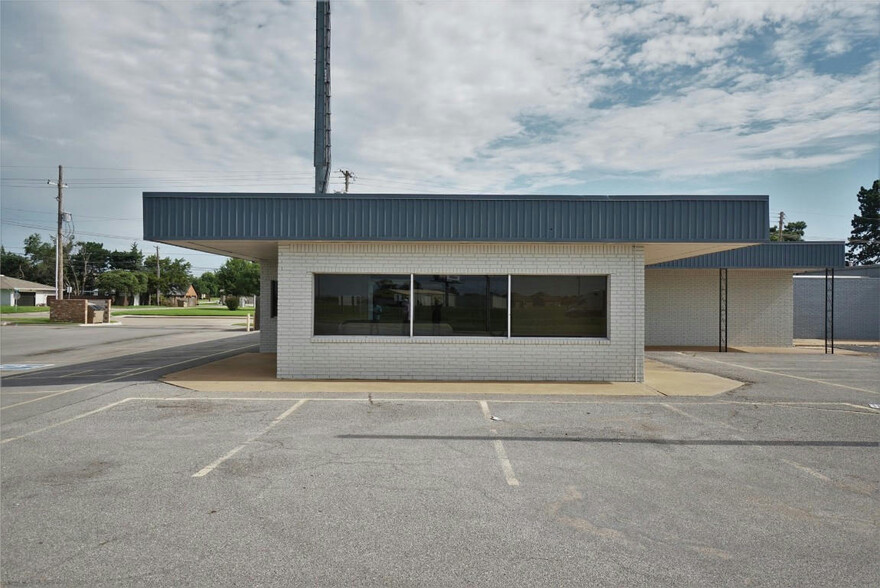 Primary Photo Of 2301 E Main St, Weatherford Storefront Retail Office For Sale