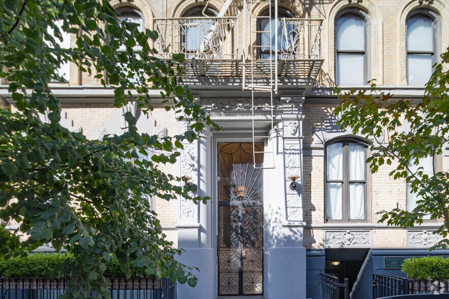 More Photos Of 245 E 13th St, New York Apartments For Lease
