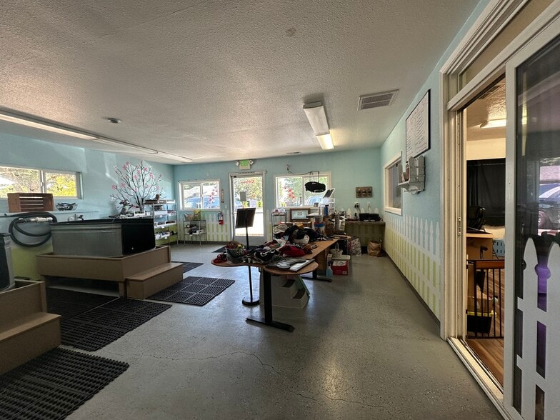 More Photos Of 945 Alder Dr N, Salem Office For Lease