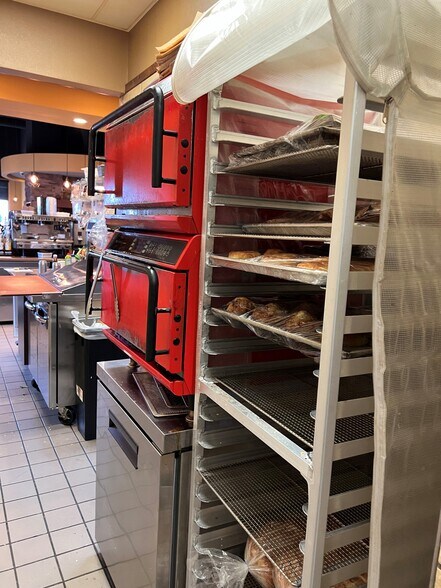 More Photos Of 269 16th St W, Dickinson Freestanding For Lease