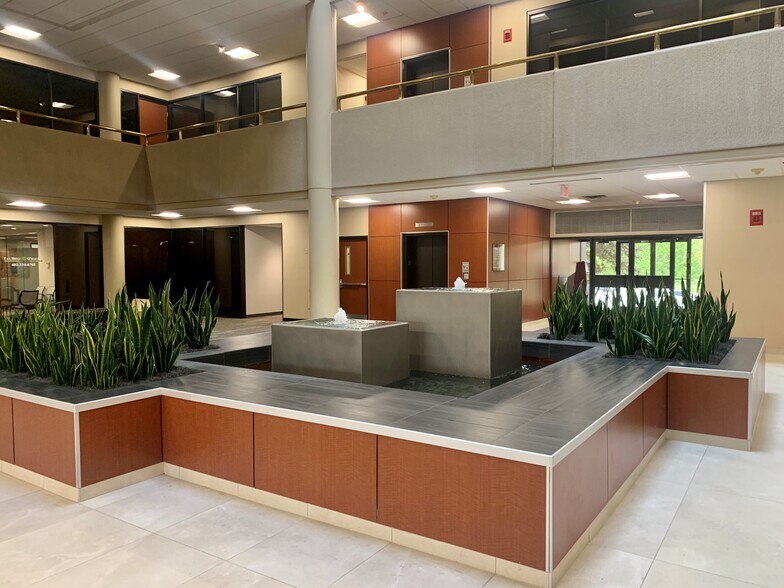 More Photos Of 11422 Miracle Hills Dr, Omaha Office For Lease