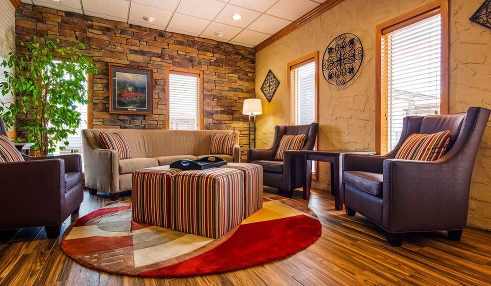 More Photos Of 3215 W 76 Country Blvd, Branson Hotel For Sale