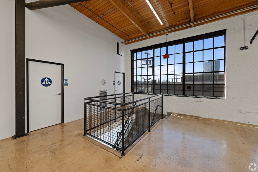 More Photos Of 1451 E 4th St, Los Angeles Office For Lease