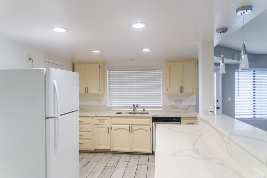 More Photos Of 2506 E 6th St, Long Beach Multifamily For Sale