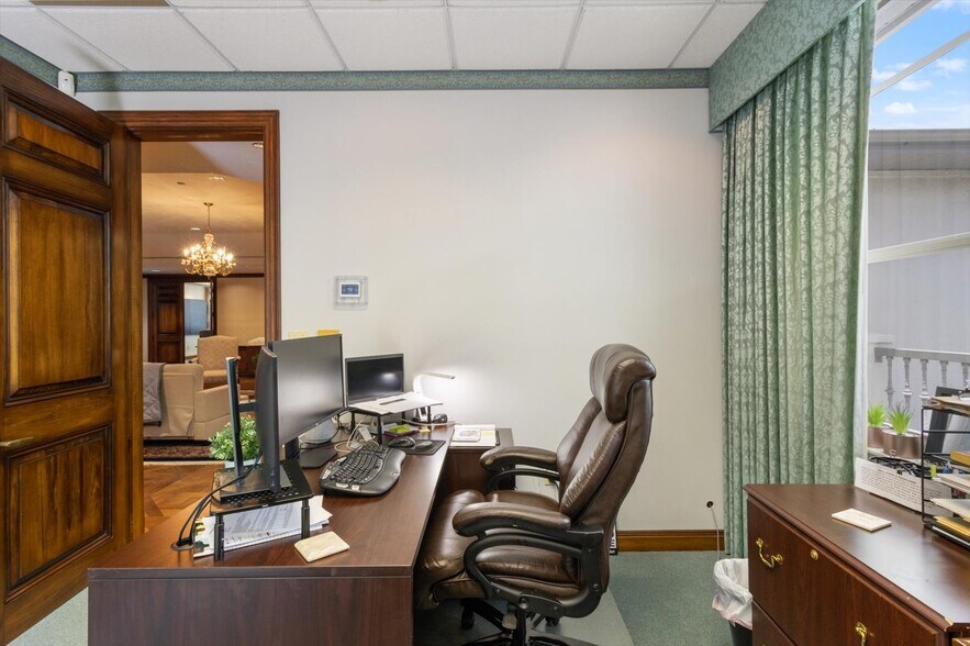 More Photos Of 268 S Suncoast Blvd, Crystal River Office For Sale