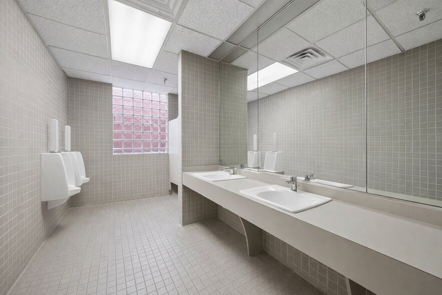 More Photos Of 545-553 Cedar Ln, Teaneck Office For Sale