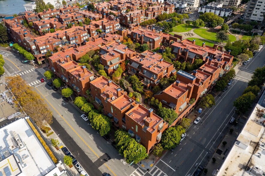 More Photos Of 560 Davis St, San Francisco Unknown For Lease