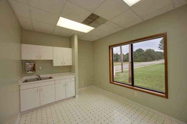 More Photos Of 1900-1912 NW Copper Oaks Cir, Blue Springs Medical For Sale