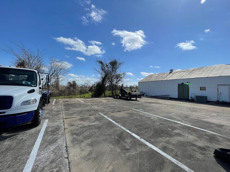 More Photos Of 105 S 2nd St, Richmond General Retail For Sale