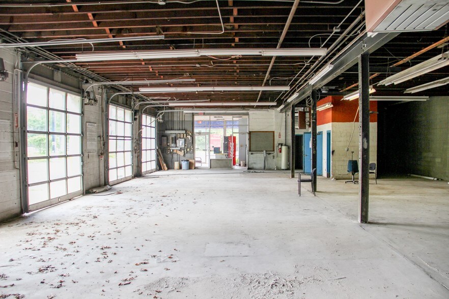 More Photos Of 555 US Highway 46, Wayne Auto Repair For Sale