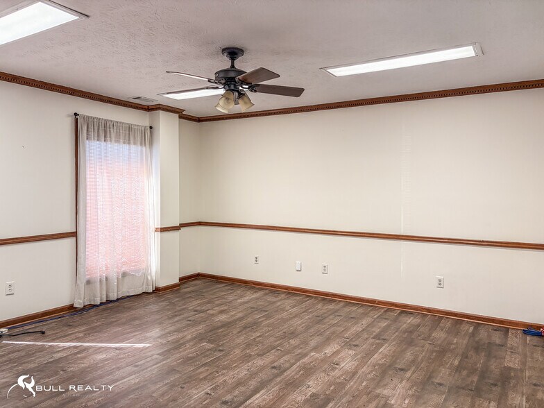 More Photos Of 1512 Commercial Ct, Jonesboro Warehouse For Lease