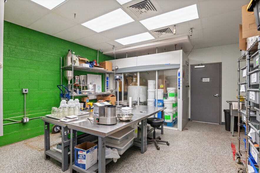 More Photos Of 225 Mariposa St, Denver Manufacturing For Lease