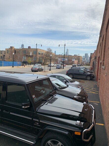 More Photos Of 1410-1440 N Kingsbury St, Chicago Manufacturing For Lease