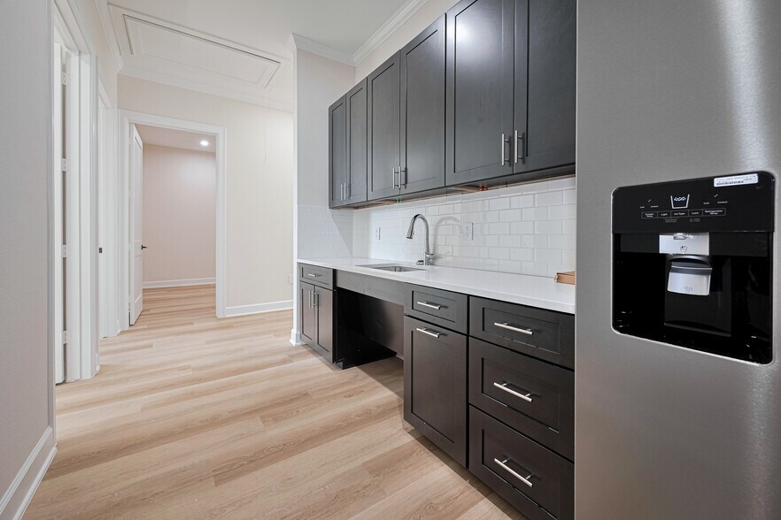 More Photos Of 1325 Main St, Katy Office Residential For Lease