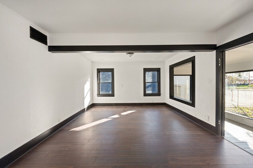 More Photos Of 1825 Baker St, Bakersfield Specialty For Sale