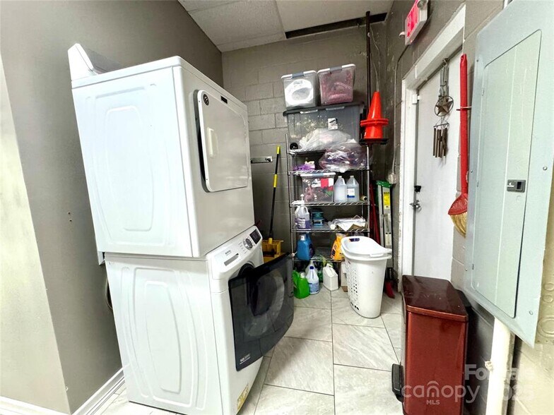 More Photos Of 110 Charleston Dr, Mooresville Office For Sale