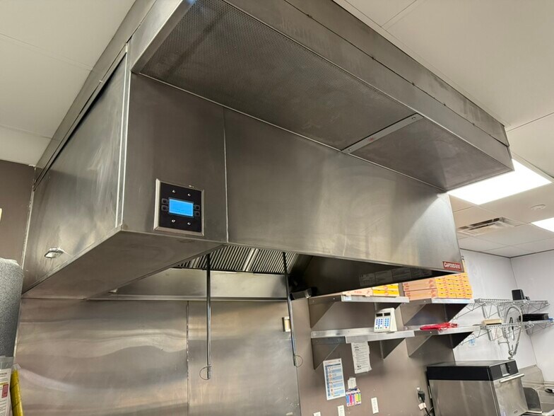 More Photos Of 325 N Tustin Ave, Santa Ana Service Station For Lease