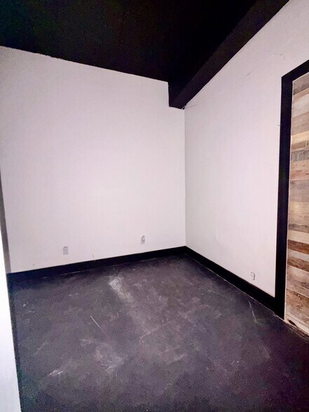 More Photos Of 1508 2nd Ave, Opelika Flex For Lease