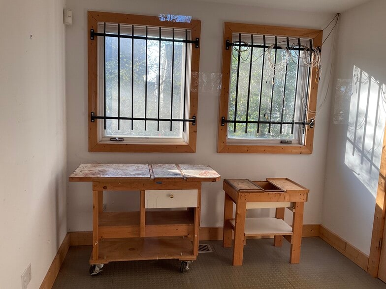 More Photos Of 990 Culpepper St NW, Atlanta Light Distribution For Lease