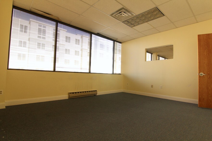 More Photos Of 3751 Island Ave, Philadelphia Office Residential For Lease