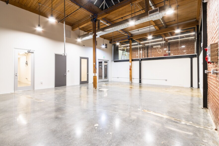 More Photos Of 75 14th St, San Francisco Light Distribution For Lease