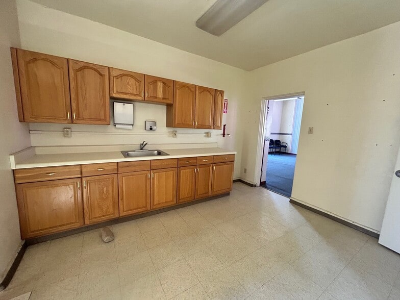 More Photos Of 138 S 8th St, Brawley Storefront Retail Office For Sale