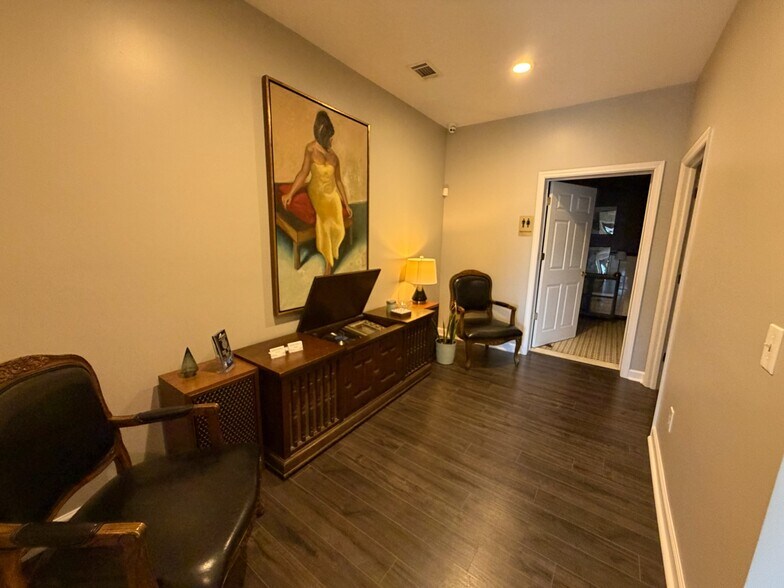 More Photos Of 9 W Broad St, Newnan Medical For Lease