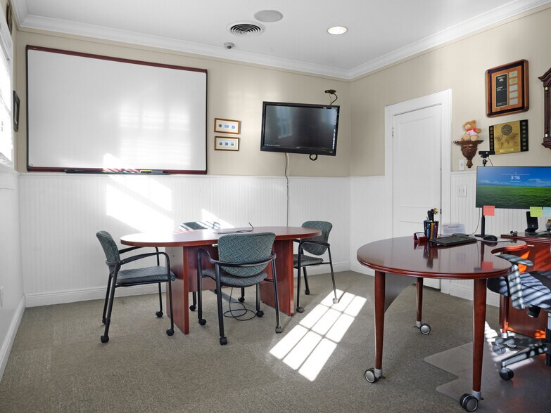 More Photos Of 2020 Aloma Ave, Winter Park Office Residential For Sale