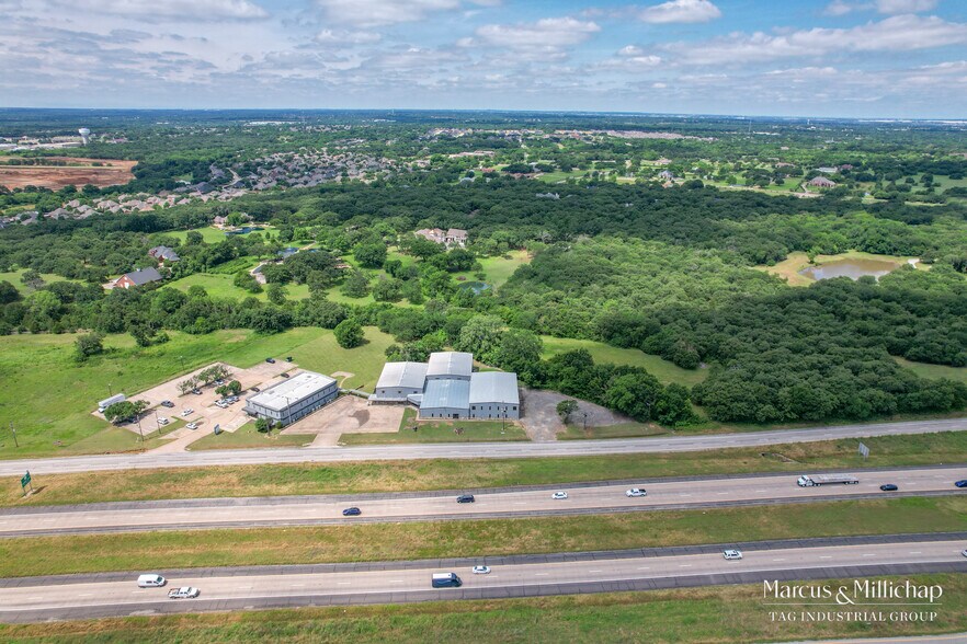 More Photos Of 2401 N Highway 287, Mansfield Flex For Sale