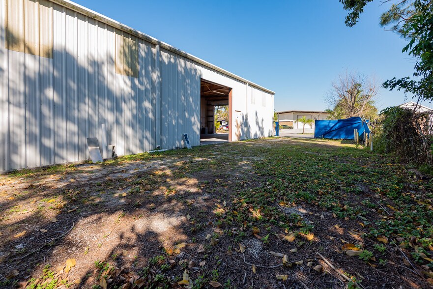 More Photos Of 420 NE 3rd Ave, Cape Coral Warehouse For Lease