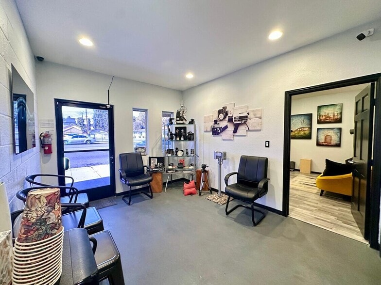 More Photos Of 1112 W Magnolia Blvd, Burbank Storefront For Lease