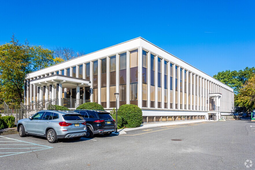 More Photos Of 300 Knickerbocker Rd, Cresskill Medical For Lease