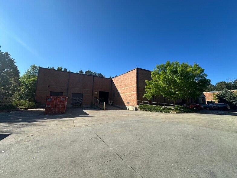 More Photos Of 3371 Martin Farm Rd, Suwanee Warehouse For Sale
