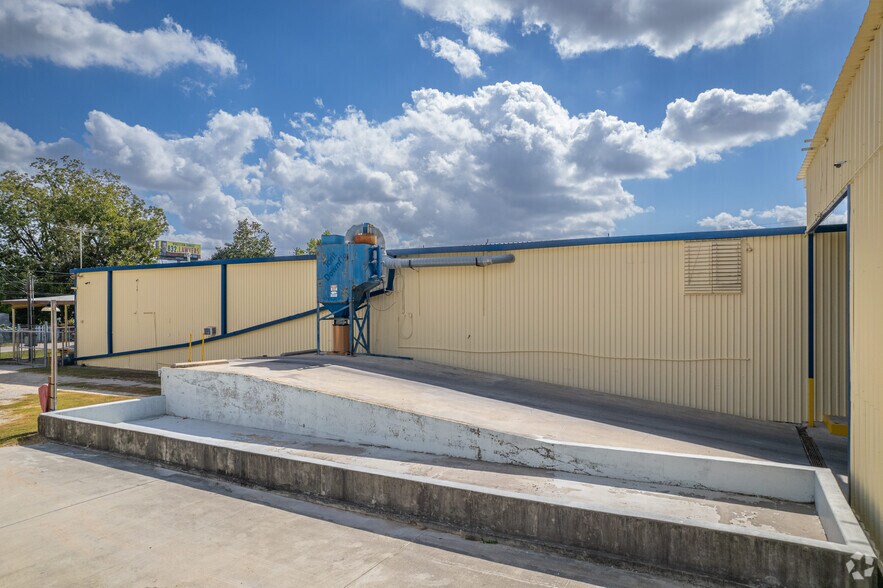 More Photos Of 11601 McKinley St, Houston Manufacturing For Sale