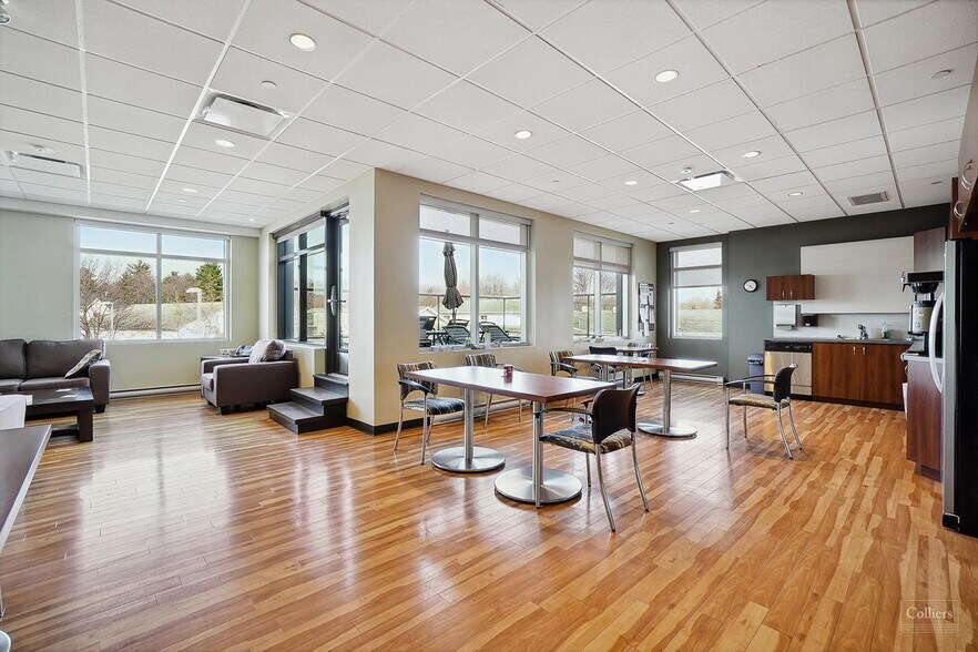 More Photos Of 4771 Boul Laurier, Terrebonne Office For Sale