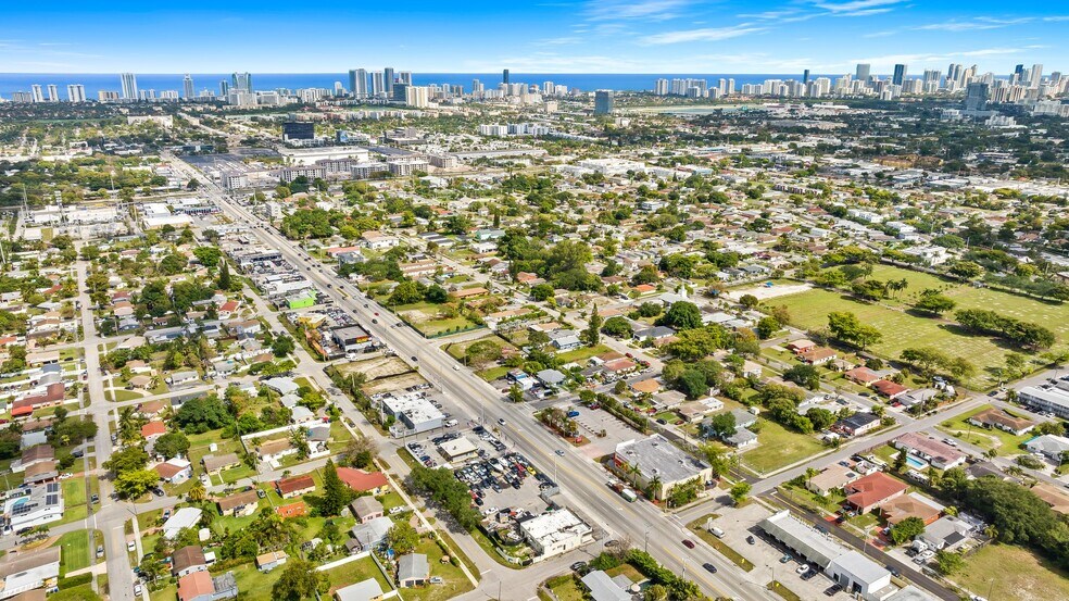 More Photos Of 2461-2471 Pembroke Rd, Hollywood Unknown For Lease