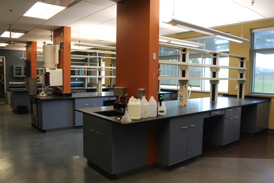 More Photos Of 8333 Hickman Mills Dr, Kansas City Warehouse For Sale