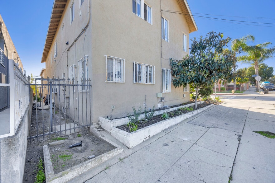More Photos Of 522 N Centre St, San Pedro Apartments For Sale