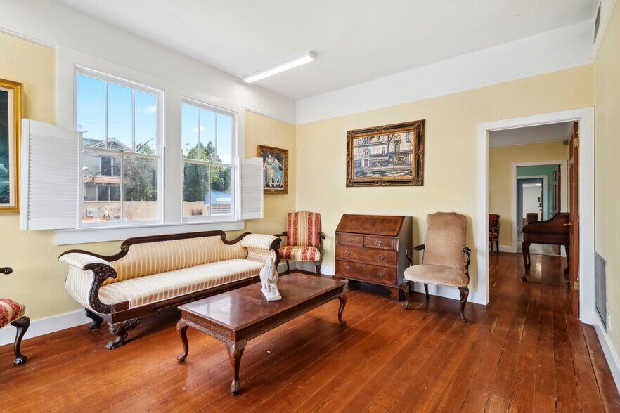 More Photos Of 8704 Oak St, New Orleans Office For Lease