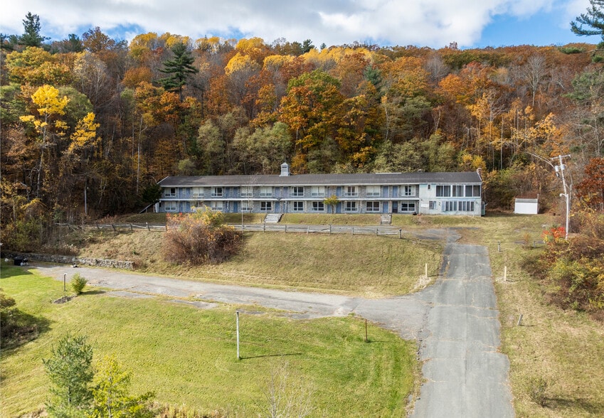 More Photos Of 165 Queechy Lake Dr, Canaan Hotel For Sale