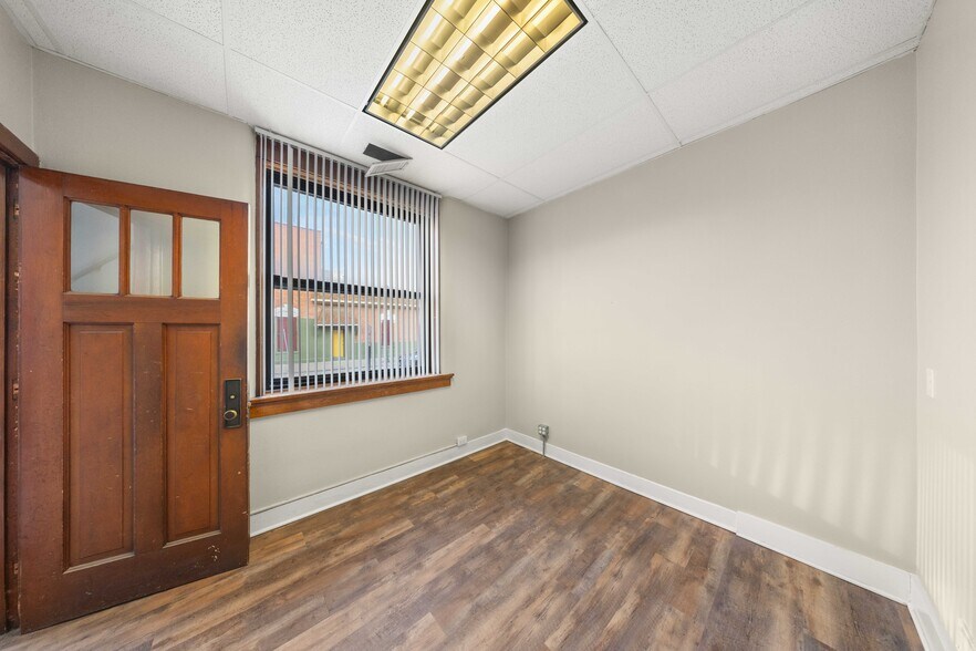 More Photos Of 101 E Jefferson St, Winterset Office For Sale