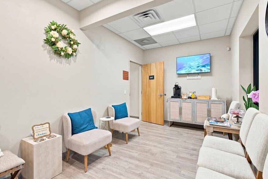 More Photos Of 375 Fennell Blvd, Lady Lake Medical For Sale