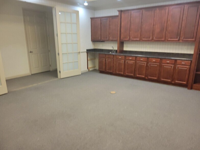 More Photos Of 1000-1032 Tamiami Trl, Port Charlotte Unknown For Lease