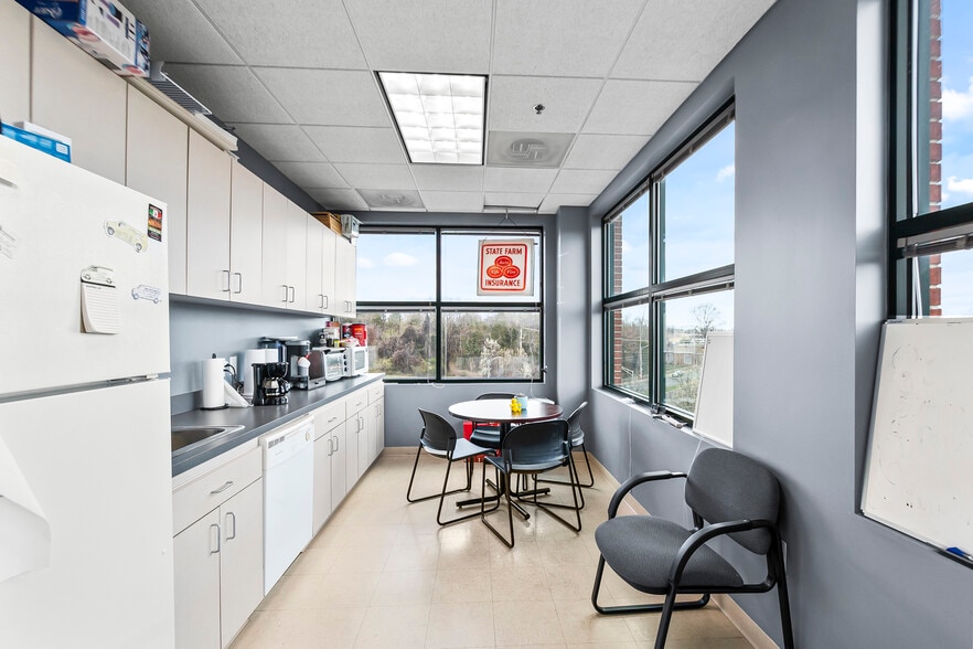 More Photos Of 9161 Liberia Ave, Manassas Medical For Sale