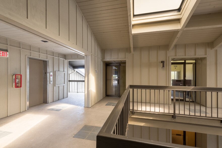 More Photos Of 2210 S Front St, Melbourne Office For Lease