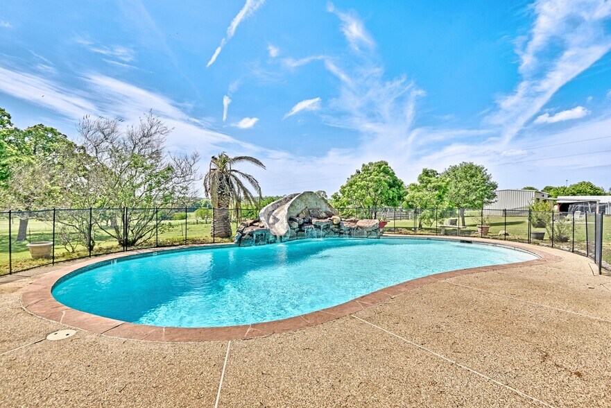 More Photos Of 2575 Old Mill Creek Rd, Brenham Specialty For Sale
