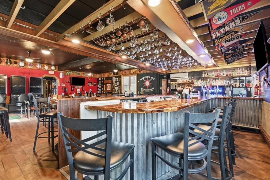 More Photos Of 10 E Lehigh St, Summit Hill Restaurant For Sale