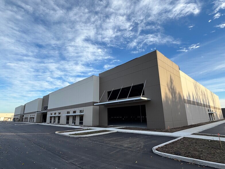 More Photos Of 2750 Barley Rd, Valparaiso Light Distribution For Lease